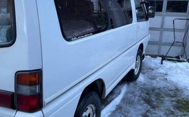 Mitsubishi-Delica-starwagon-diesel-1992-white-144841-15