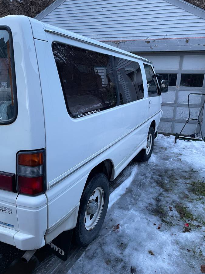 Mitsubishi-Delica-starwagon-diesel-1992-white-144841-15