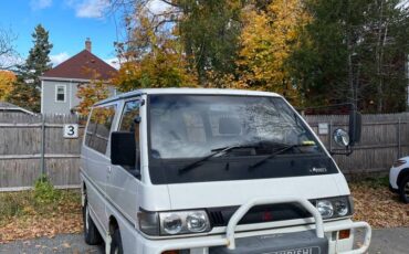 Mitsubishi-Delica-starwagon-diesel-1992-white-144841-2