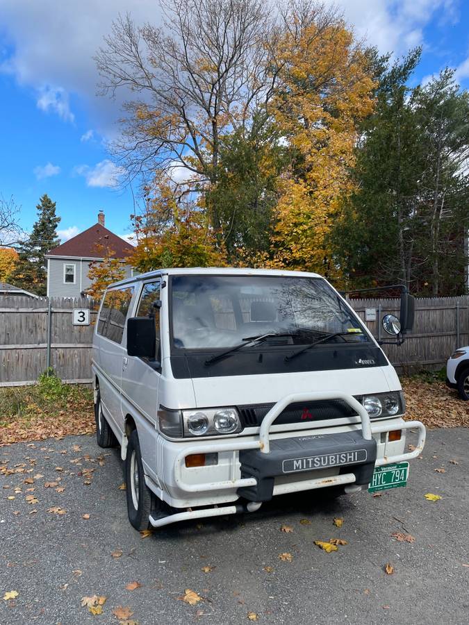 Mitsubishi-Delica-starwagon-diesel-1992-white-144841-2