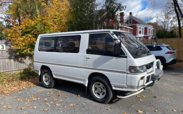 Mitsubishi-Delica-starwagon-diesel-1992-white-144841-3