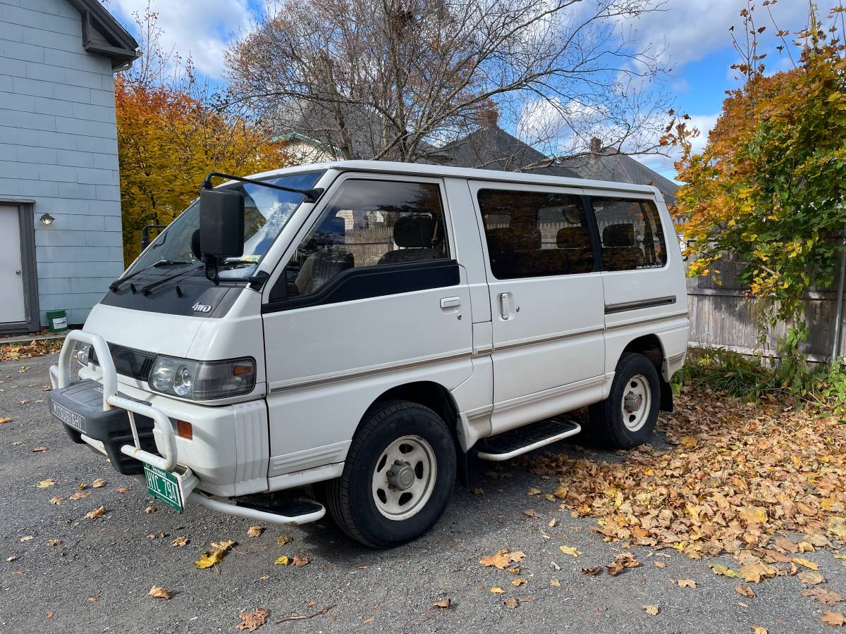 Mitsubishi-Delica-starwagon-diesel-1992-white-144841-4