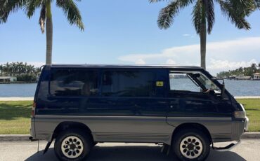 Mitsubishi-Fuso-Delica-SUV-1995-Blue-Gray-213399-1