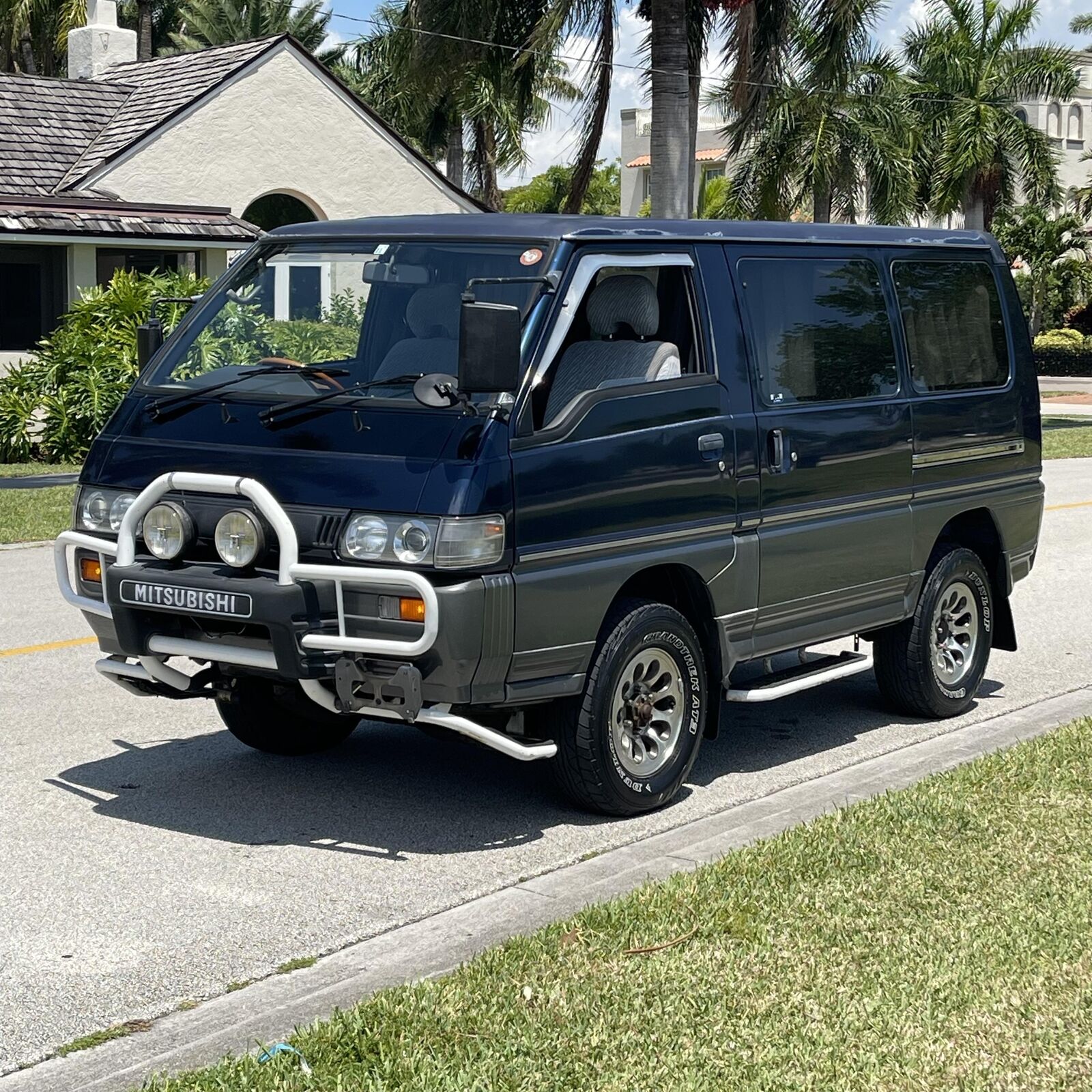 Mitsubishi-Fuso-Delica-SUV-1995-Blue-Gray-213399-5