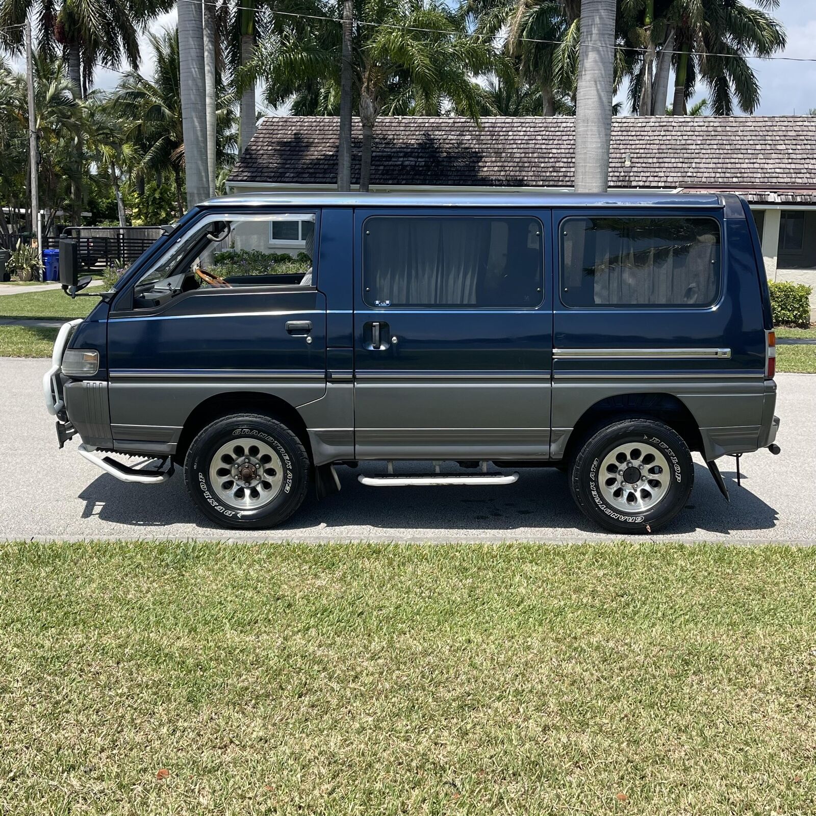 Mitsubishi-Fuso-Delica-SUV-1995-Blue-Gray-213399-6