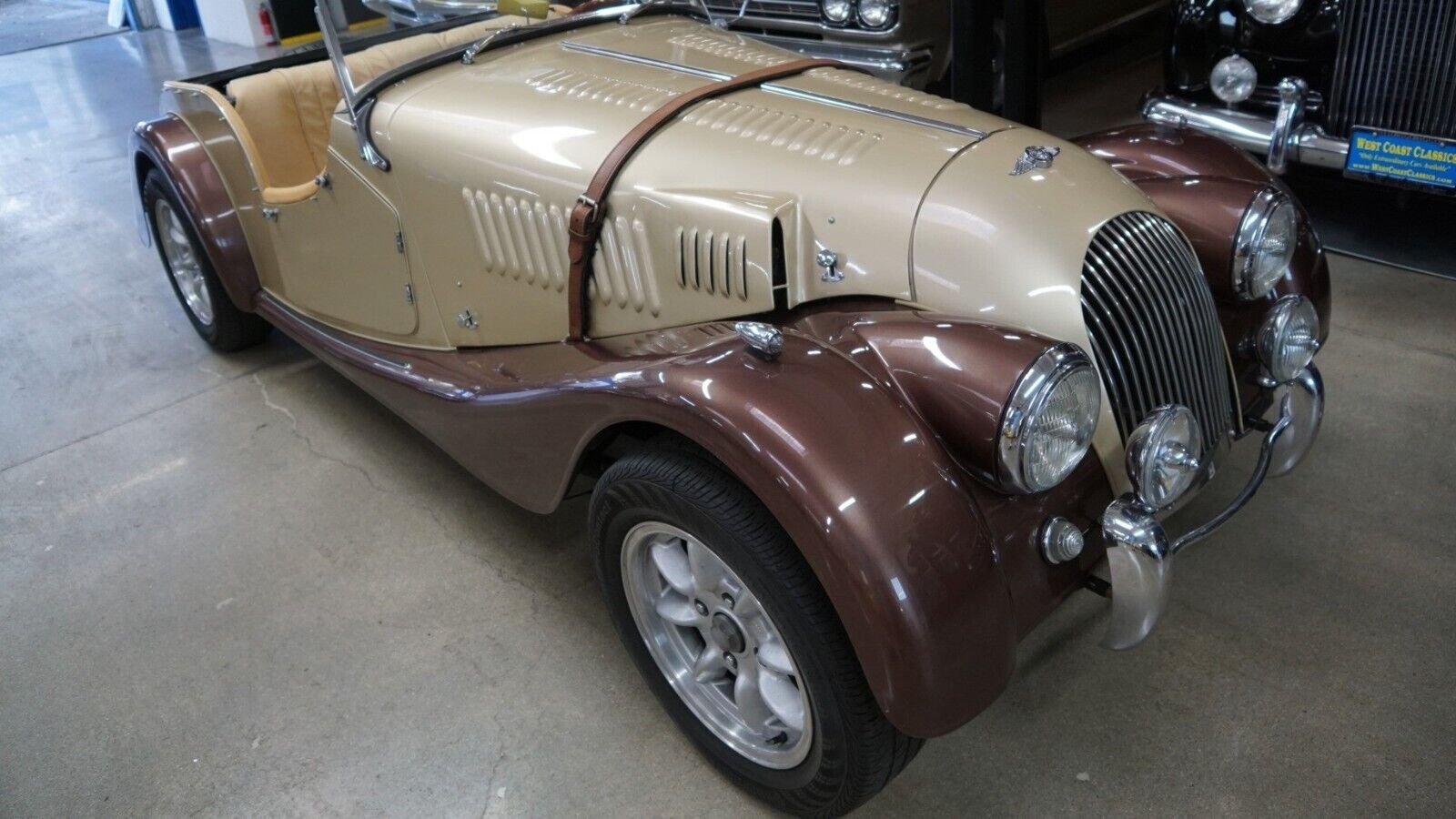 Morgan-Plus-Four-1968-Brown-and-tan-Tan-805-2