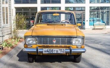 Moskvitch-408E-Berline-1974-Yellow-Red-21501-1