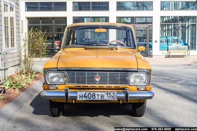 Moskvitch-408E-Berline-1974-Yellow-Red-21501-1