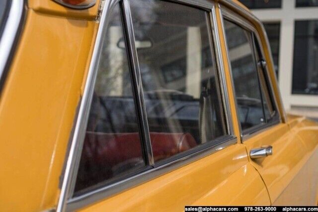 Moskvitch-408E-Berline-1974-Yellow-Red-21501-14