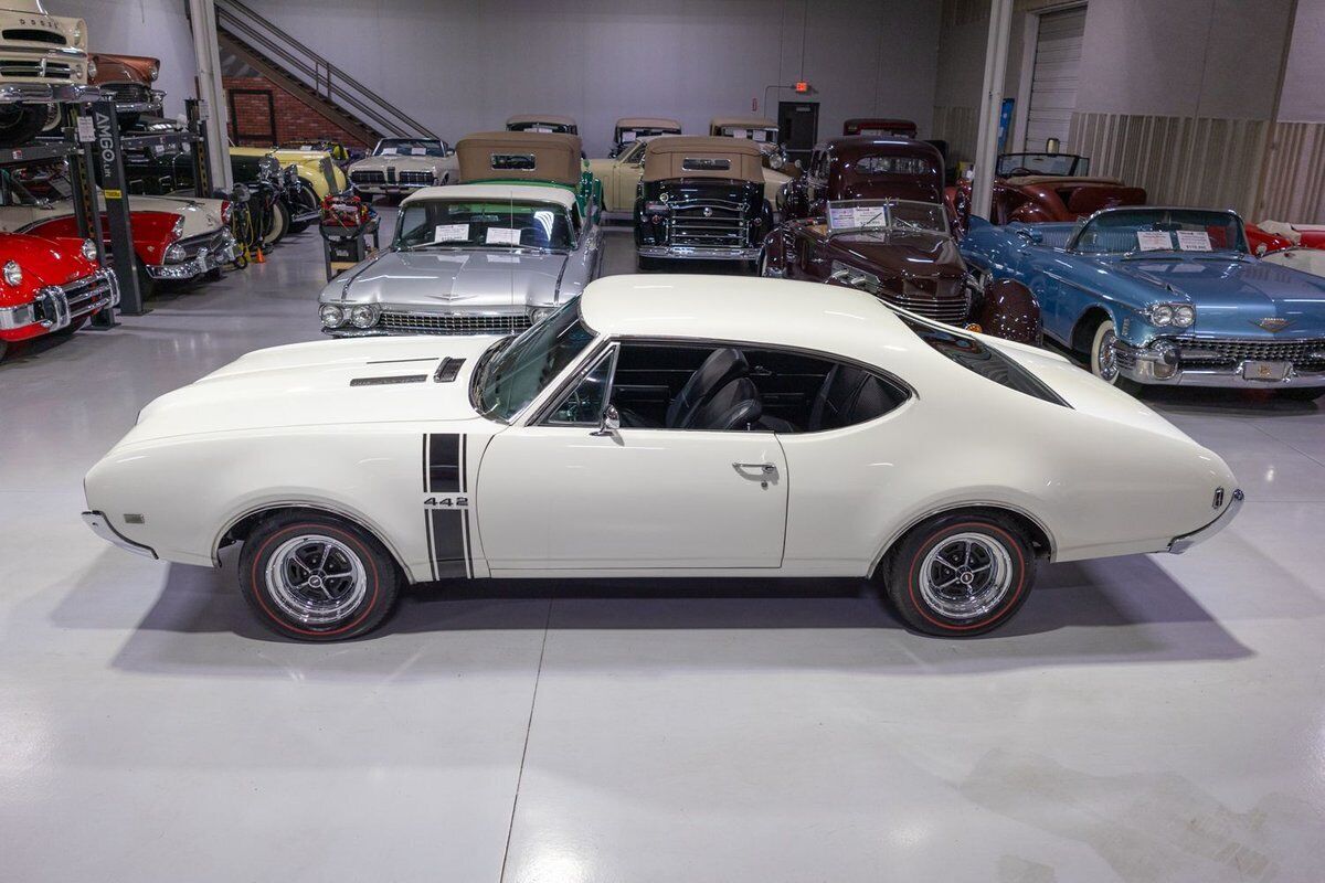 Oldsmobile-442-1968-White-Black-4731-11