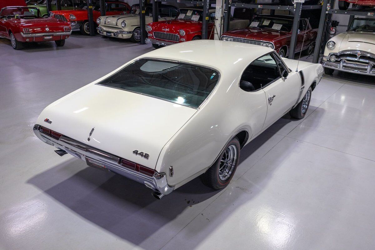 Oldsmobile-442-1968-White-Black-4731-8