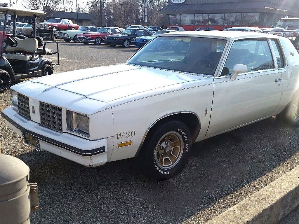 Oldsmobile-442-1979-White-Tan-74542-2