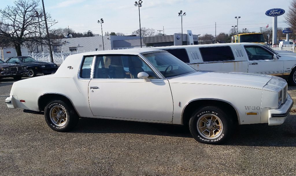 Oldsmobile-442-1979-White-Tan-74542-3