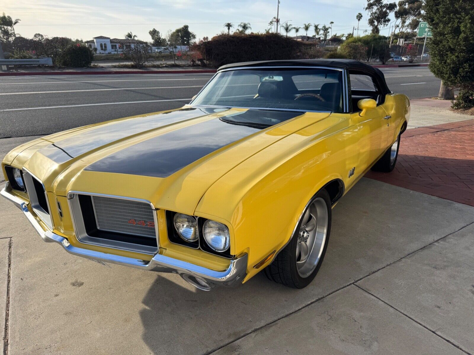 Oldsmobile-442-Cabriolet-1972-Yellow-Black-102993-1