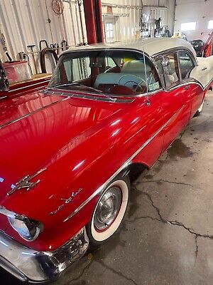 Oldsmobile-98-Berline-1957-Red-102193-1