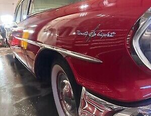 Oldsmobile-98-Berline-1957-Red-102193-3