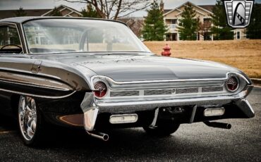 Oldsmobile-98-Holiday-Coupe-1961-Black-Red-126931-10