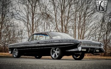 Oldsmobile-98-Holiday-Coupe-1961-Black-Red-126931-4