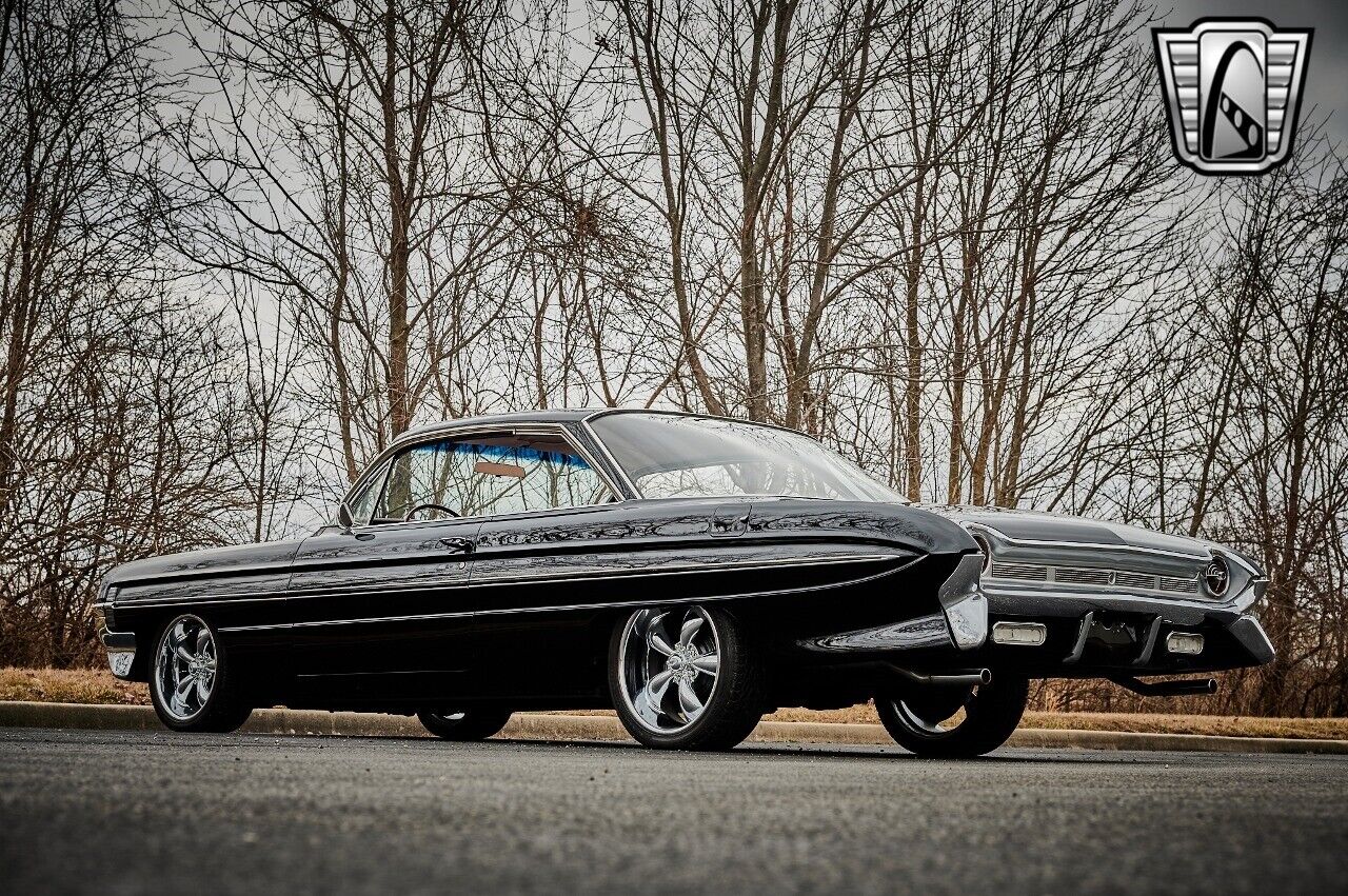 Oldsmobile-98-Holiday-Coupe-1961-Black-Red-126931-4