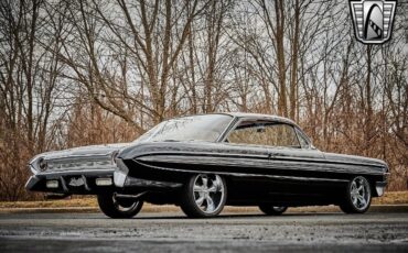 Oldsmobile-98-Holiday-Coupe-1961-Black-Red-126931-6