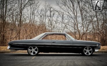 Oldsmobile-98-Holiday-Coupe-1961-Black-Red-126931-7