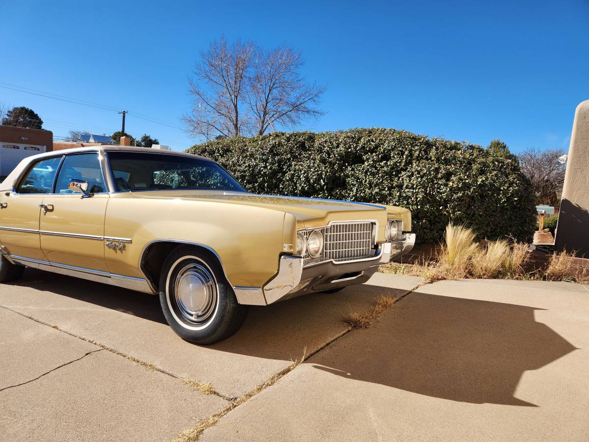 Oldsmobile-98-luxury-sedan-1969-yellow-180317-1