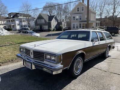 Oldsmobile Custom Cruiser Break 1985 à vendre