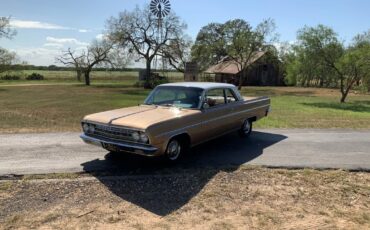 Oldsmobile-Cutlass-1963-Gold-103980-10