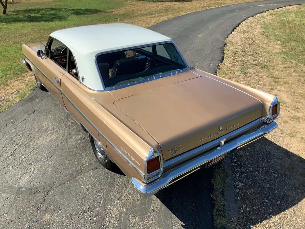 Oldsmobile-Cutlass-1963-Gold-103980-2