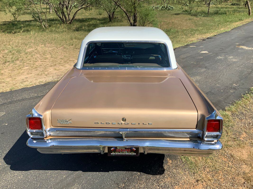 Oldsmobile-Cutlass-1963-Gold-103980-4