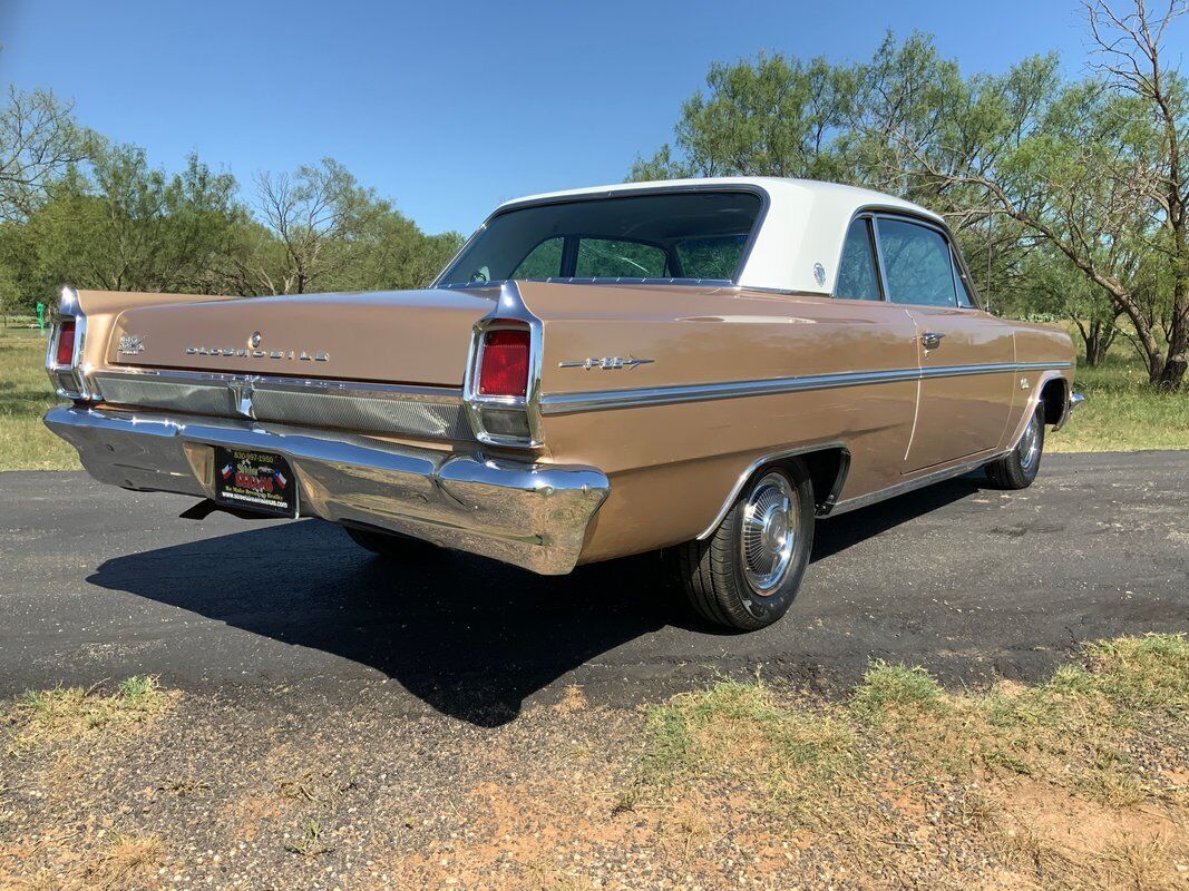 Oldsmobile-Cutlass-1963-Gold-103980-5