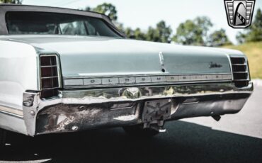 Oldsmobile-Cutlass-1966-Silver-Red-23648-11