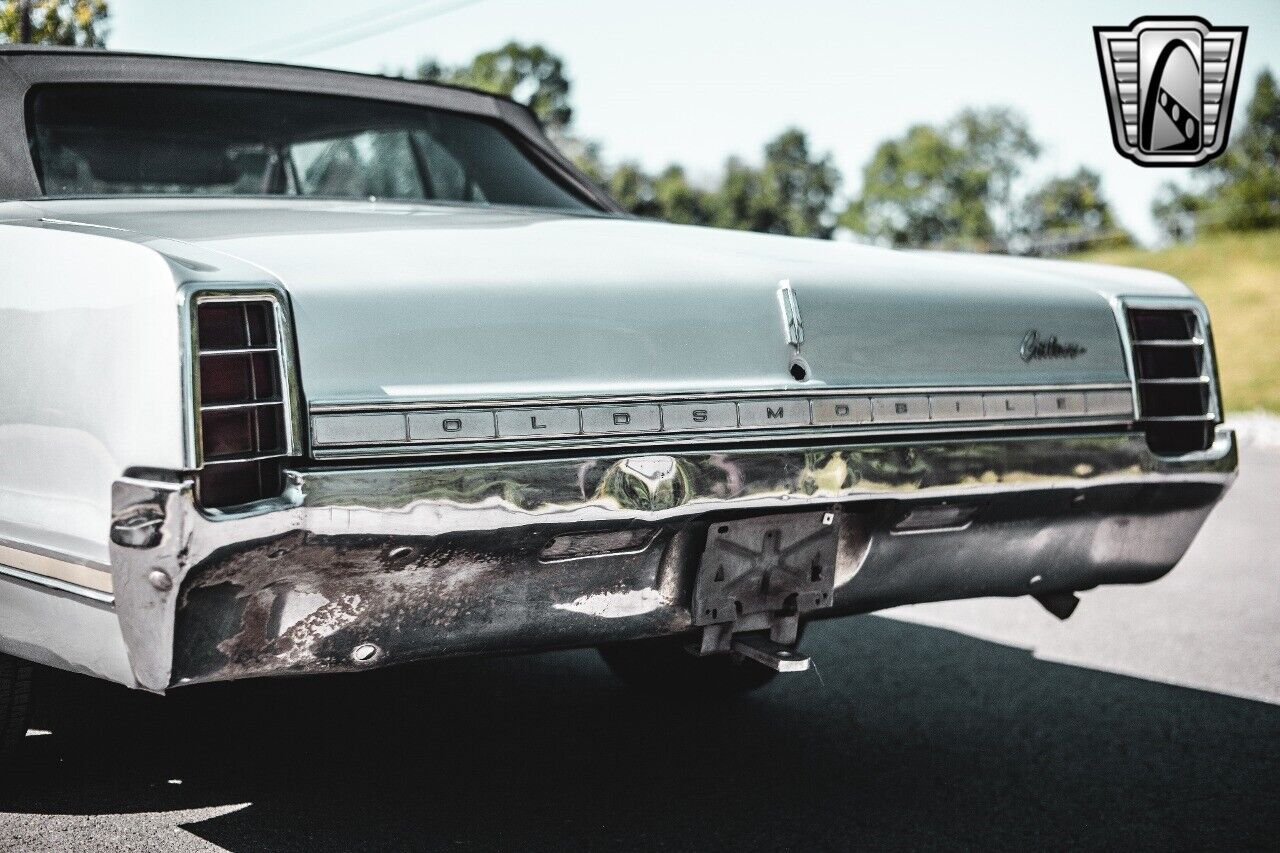 Oldsmobile-Cutlass-1966-Silver-Red-23648-11