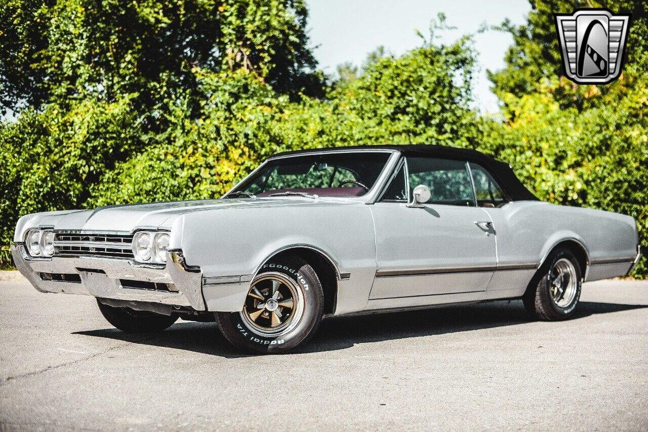 Oldsmobile-Cutlass-1966-Silver-Red-23648-2