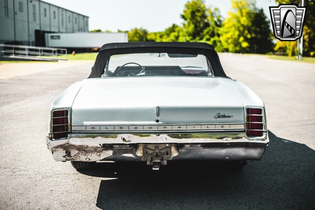 Oldsmobile-Cutlass-1966-Silver-Red-23648-6