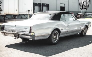 Oldsmobile-Cutlass-1966-Silver-Red-23648-7