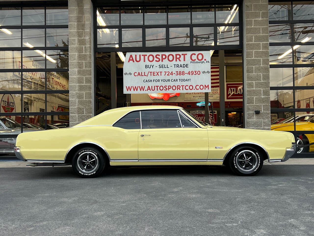 Oldsmobile-Cutlass-1967-Yellow-White-71624-1