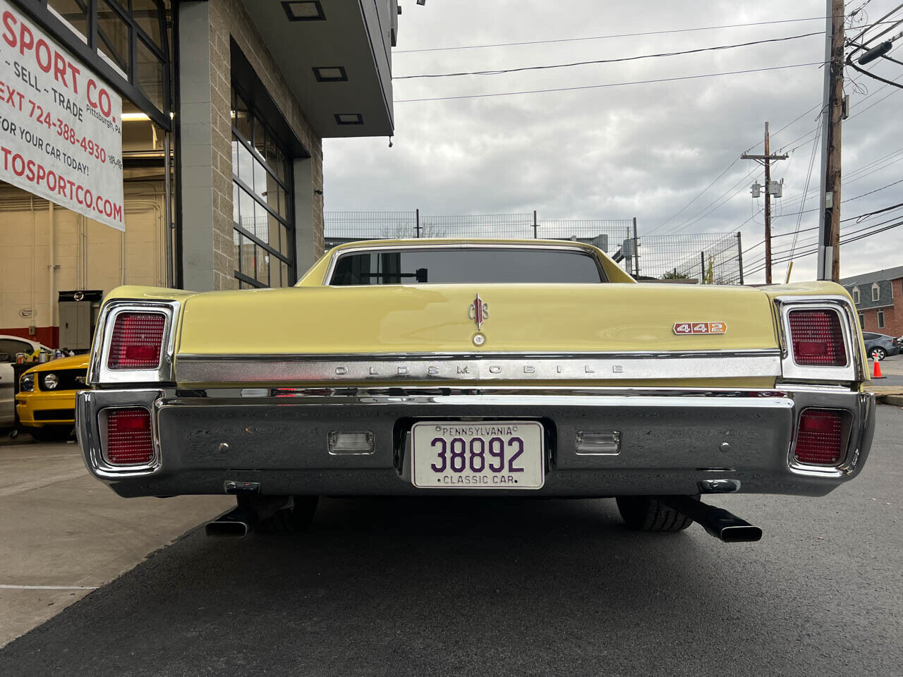 Oldsmobile-Cutlass-1967-Yellow-White-71624-11