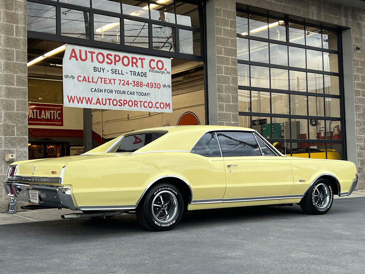 Oldsmobile-Cutlass-1967-Yellow-White-71624-3