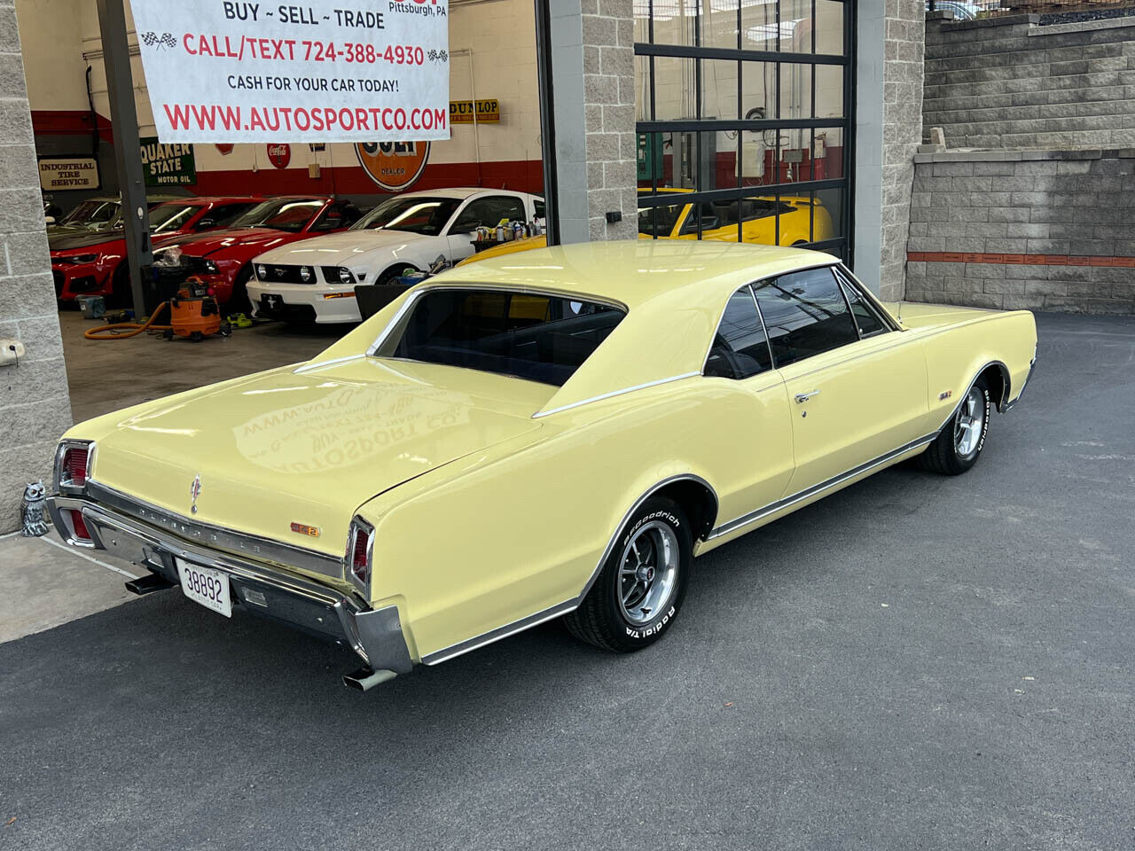 Oldsmobile-Cutlass-1967-Yellow-White-71624-4