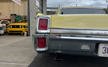 Oldsmobile-Cutlass-1967-Yellow-White-71624-8