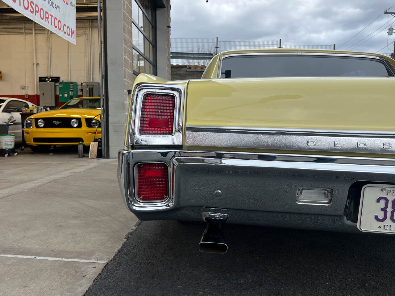 Oldsmobile-Cutlass-1967-Yellow-White-71624-8