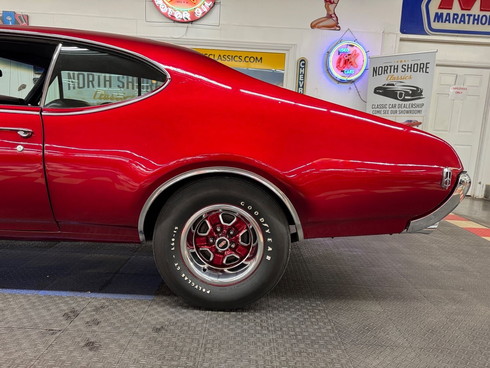 Oldsmobile-Cutlass-1968-Red-Black-0-18