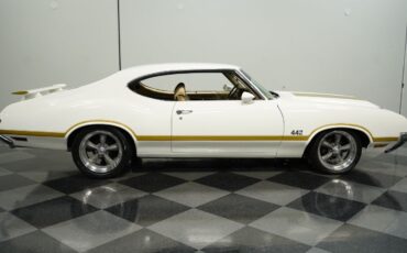 Oldsmobile-Cutlass-1970-White-Gold-18038-11