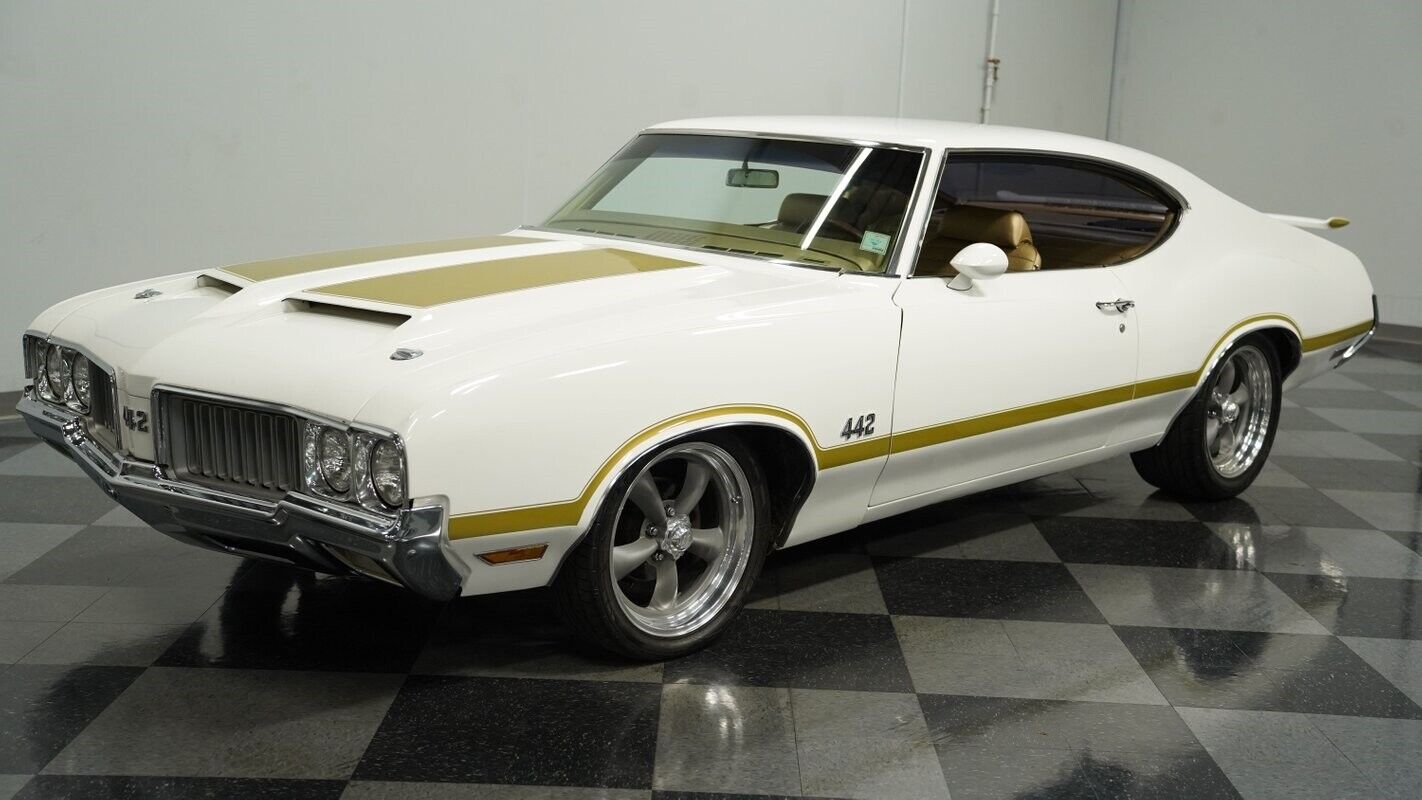 Oldsmobile-Cutlass-1970-White-Gold-18038-5