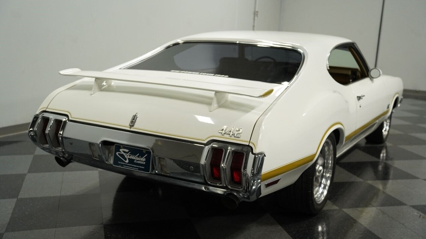 Oldsmobile-Cutlass-1970-White-Gold-18038-9