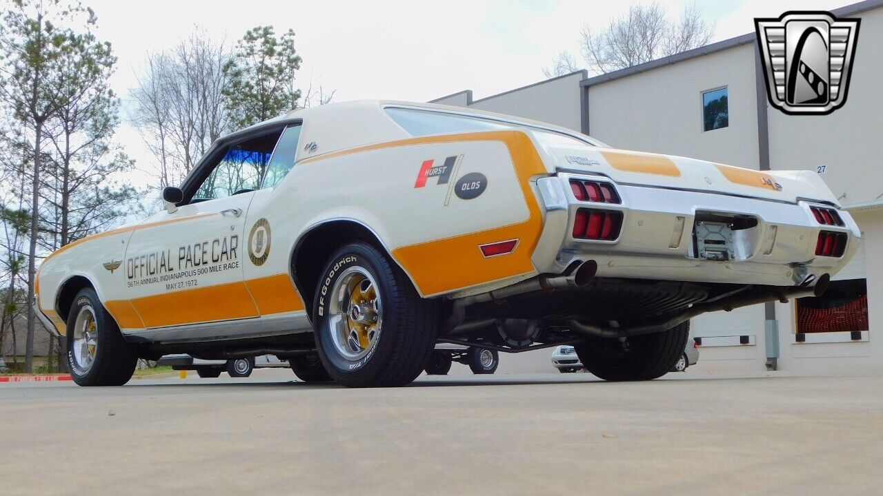 Oldsmobile-Cutlass-1972-White-Black-23504-5