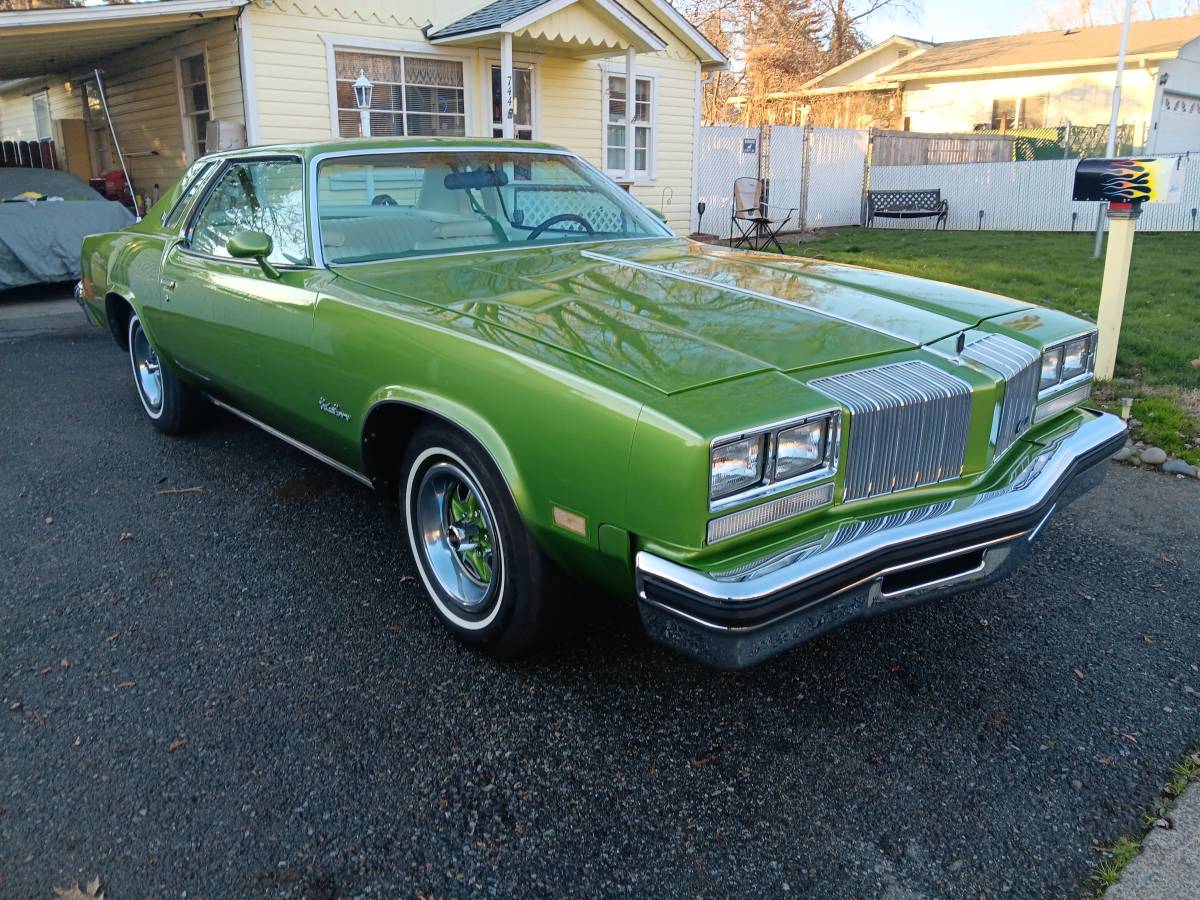 Oldsmobile-Cutlass-1976-green-64374-1