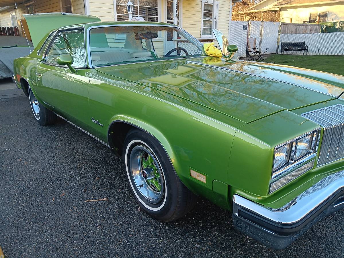 Oldsmobile-Cutlass-1976-green-64374-23