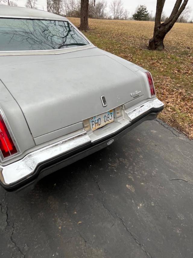 Oldsmobile-Cutlass-1976-silver-130357-3